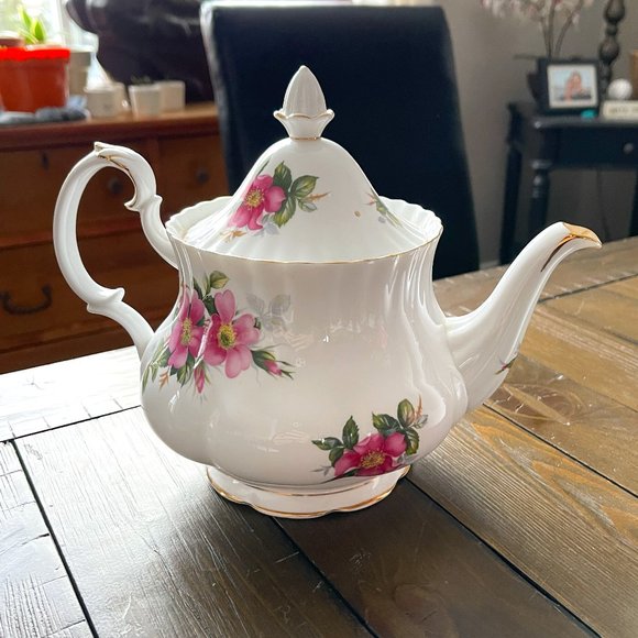 Royal Albert Bone China Teapot - Prairie Rose - Picture 1 of 1